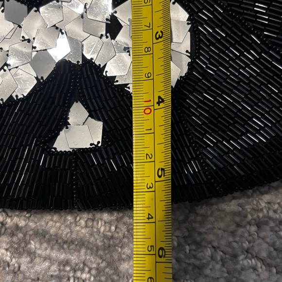 Extē Spade Beaded Clutch with Kiss Lock - Picture 7 of 7